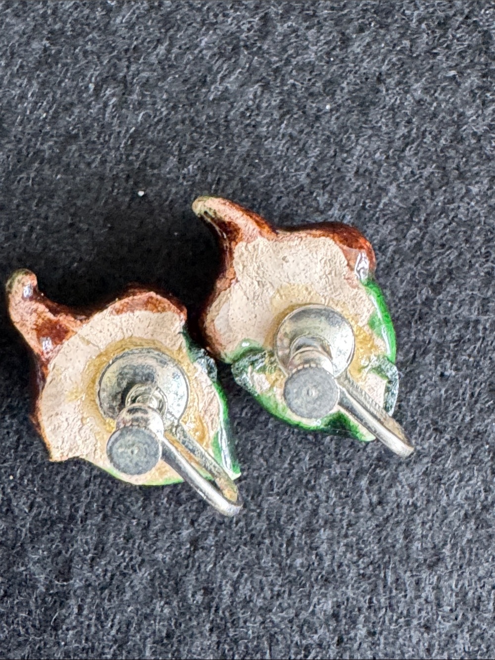 VTG 1940s Mid-Century Ceramic Acorn Screw-Back Earrings - Picture 3 of 4